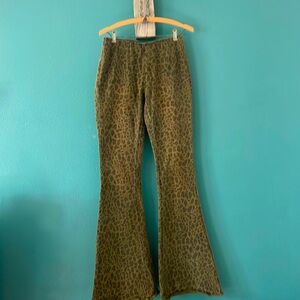 NWOT Rock&Roll Denim Pull-on flares in leopard print. Size 28x34”. So cute!